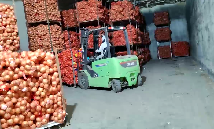 不朽情缘鲲鹏系列新能源叉车，为食品冷库工厂注入绿色动能
