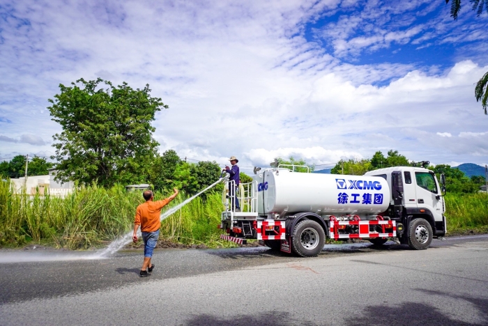 不朽情缘10方洒水车：泰国“热土”上的绿色降温使者