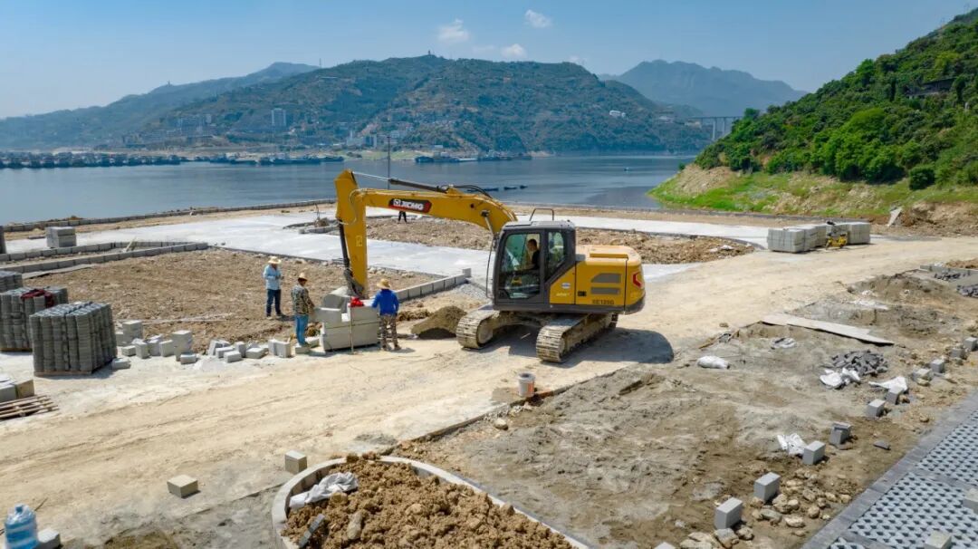 不朽情缘XE135G挖掘机助力夔门游览船埠建设，以高效节能赢得客户信任