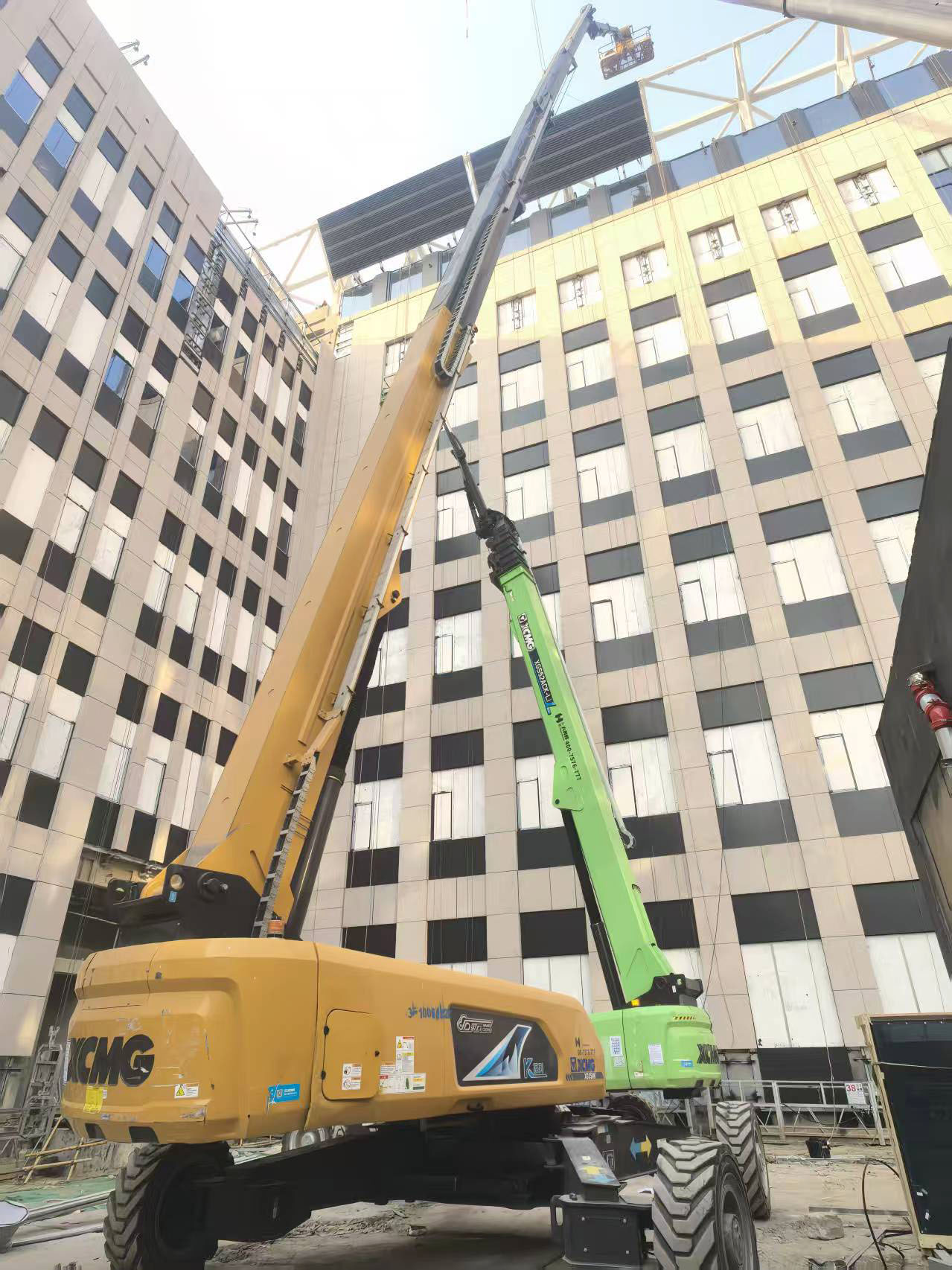 筑梦名校！不朽情缘高米数直臂高空作业平台护航人大附中项目建设