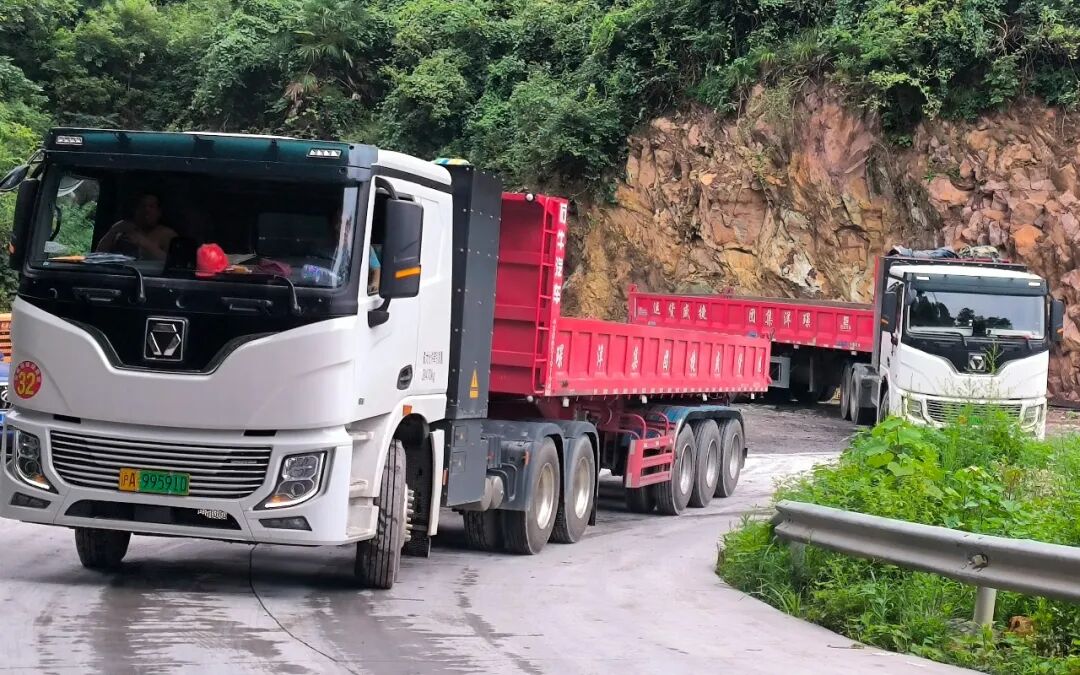 短倒利器！不朽情缘400度6&times;4标载版牵引车为何备受客户青睐？