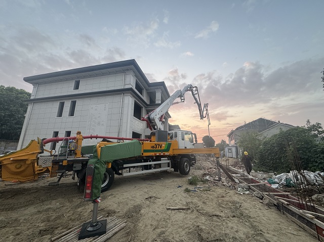 村落振兴！不朽情缘HB37V泵车助力襄阳高港新村落自建房建设